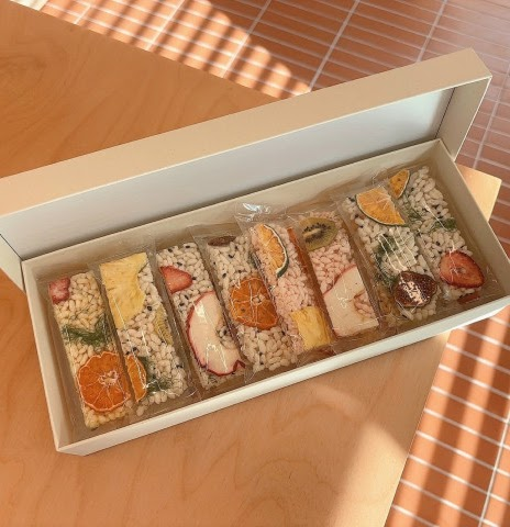 프리미엄 절편 세트 - 알록달록 과일과 꽃으로 장식한 프리미엄 절편 모음